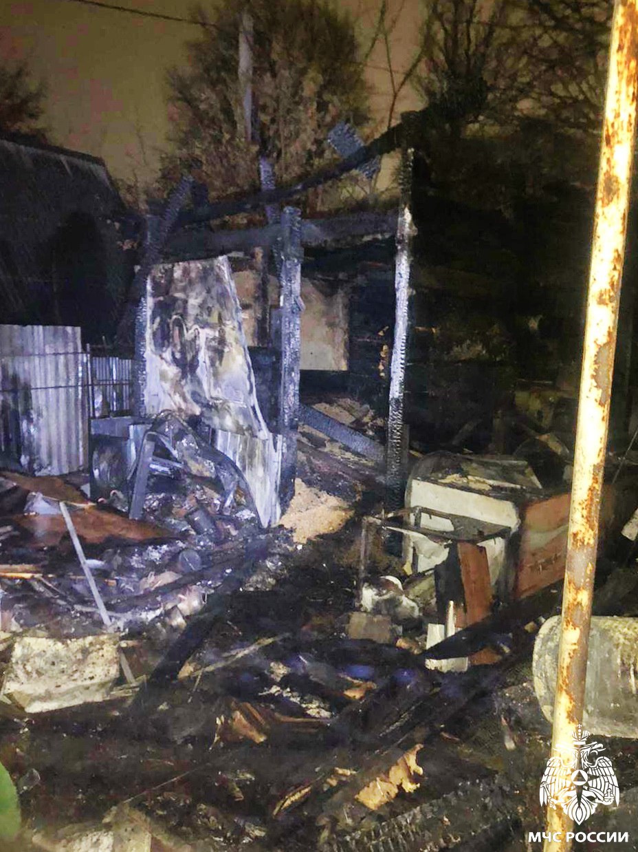 За дежурные сутки огнеборцы Смоленской области ликвидировали 6 пожаров