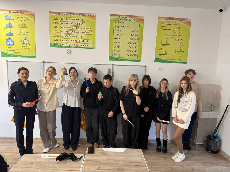 Сотрудники Госавтинспекции проводят разъяснительные беседы по Правилам дорожного движения с подрастающим поколением