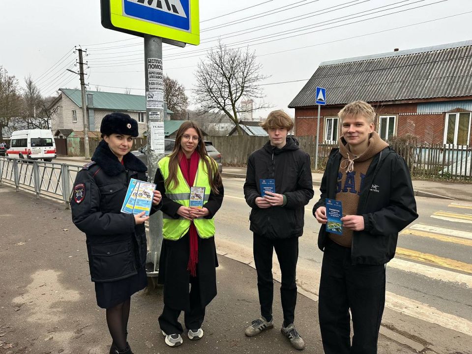 Сотрудники отдела Госавтоинспекции г. Смоленска организовали профилактическое мероприятие с учащимися старших классов