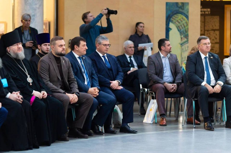 Александр Новиков: Принял участие в Соборном съезде Смоленского регионального отделения Всемирного Русского Народного Собора, который прошел в Культурно-выставочном центре имени Тенишевых