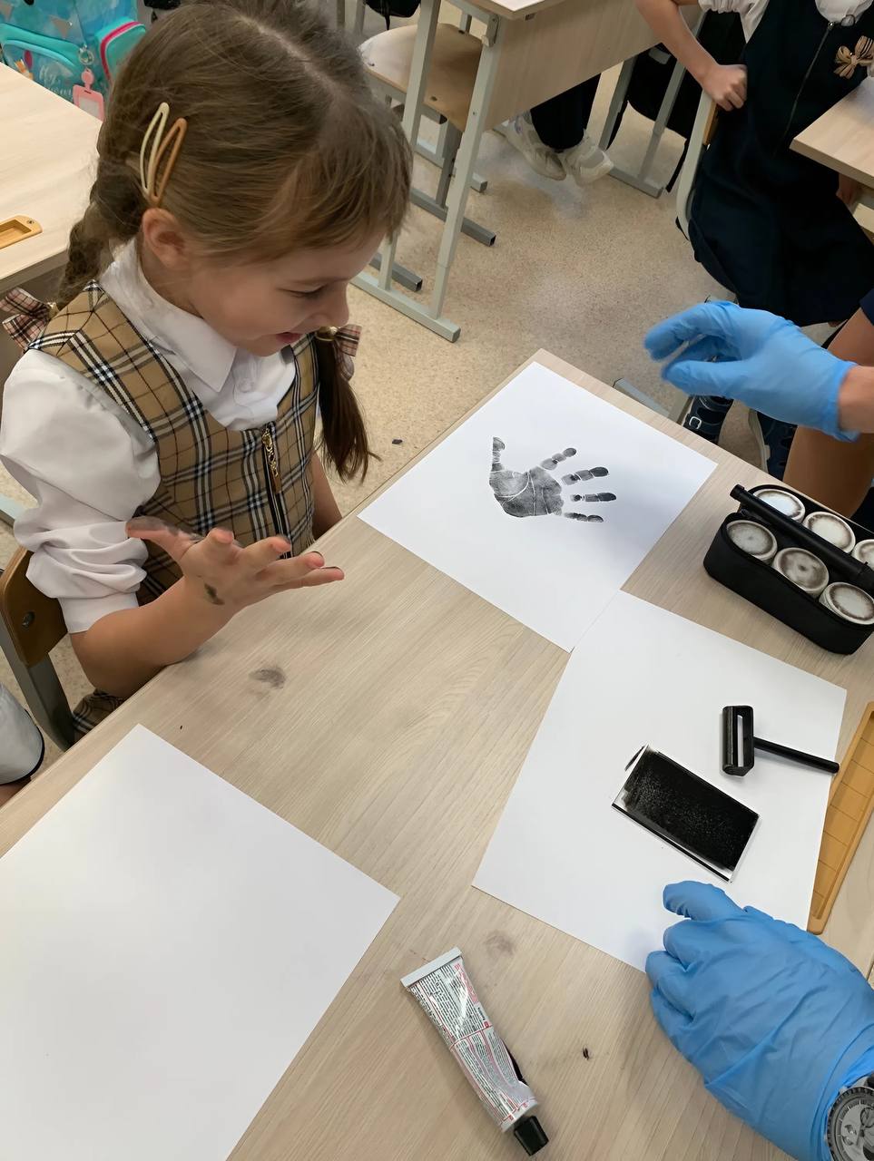 Сотрудники смоленского СК навестили учеников МБОУ «Многопрофильный лицей города Смоленска» и провели познавательное занятие Сотрудники смоленского СК навестили учеников МБОУ «Многопрофильный лицей города Смоленска» и провели познавательное занятие