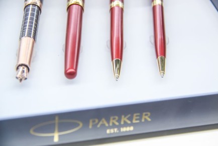 Чем оттереть ручку с обоев, чтобы не осталось и следа: мамы школьников советуют