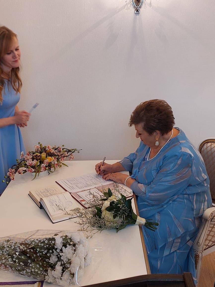 В Смоленской области семейная пара отпраздновала золотую свадьбу В Смоленской области семейная пара отпраздновала золотую свадьбу