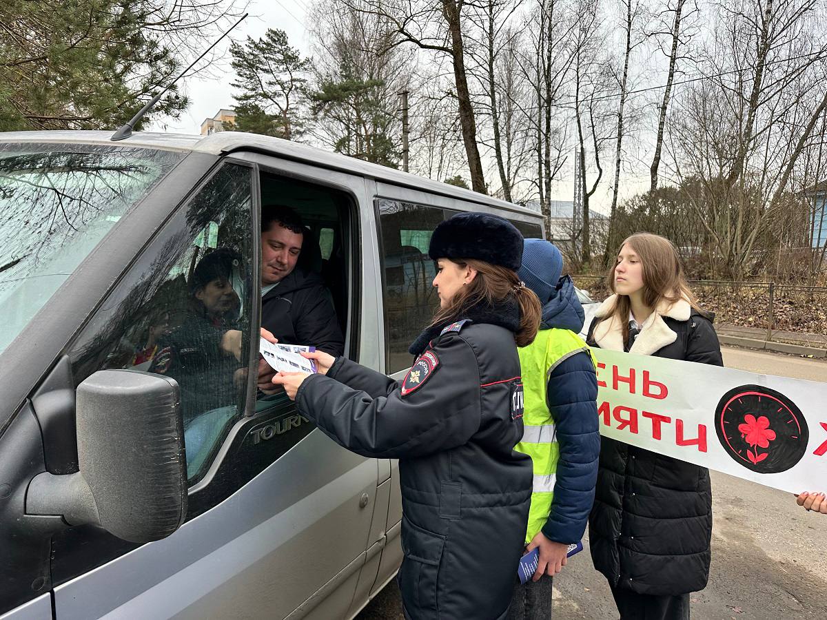 Профилактическую акцию «Без ДТП» провели сотрудники Госавтоинспекции в Смоленске Профилактическую акцию «Без ДТП» провели сотрудники Госавтоинспекции в Смоленске