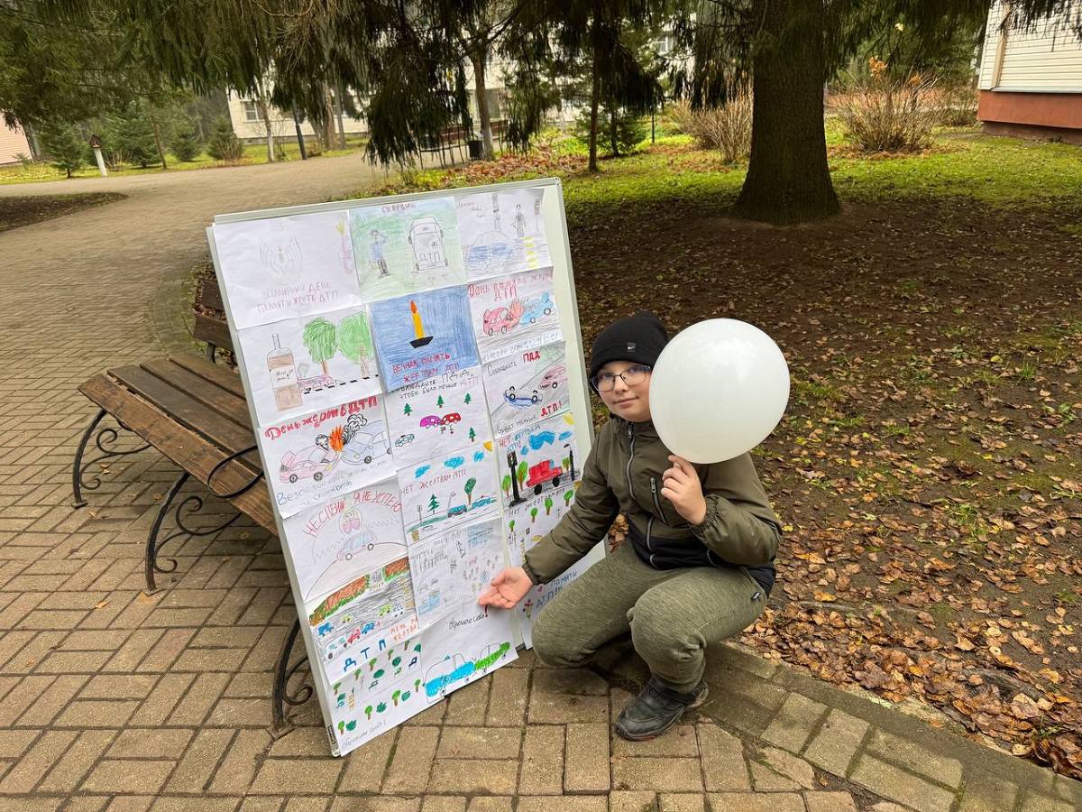 В детском оздоровительном лагере «Кристалл» под Смоленском прошла акция «Память и безопасность» В детском оздоровительном лагере «Кристалл» под Смоленском прошла акция «Память и безопасность»