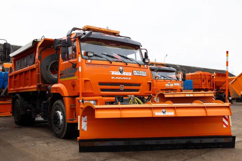 Коммунальные службы Смоленска завершили подготовку техники и материалов для обеспечения работы в зимний период