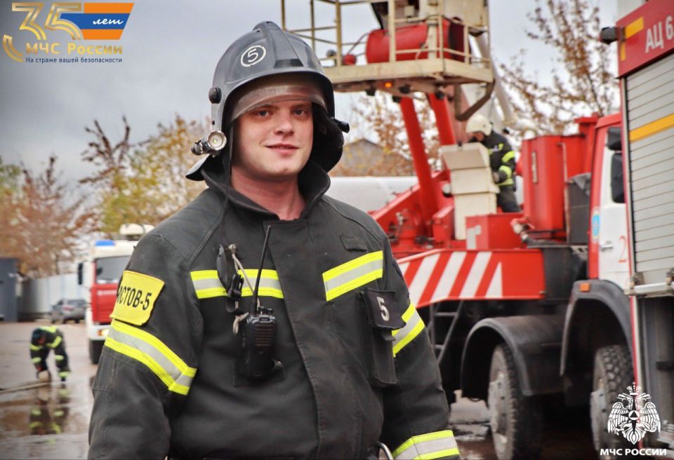 #ЛицаМЧС. Доброго утра и продуктивного дня желает начальник караула 5 пожарно-спасательной части Михаленков Глеб