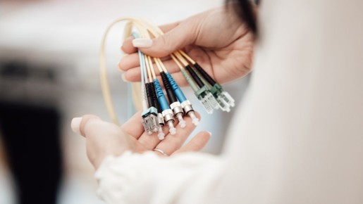 У мудрых хозяек провода под ногами не путаются: помогает вещь из канцелярского магазина