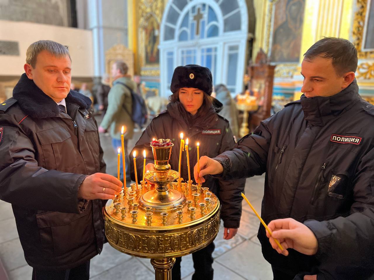 В Смоленске сотрудники Госавтоинспекции приняли участие в богослужении по погибшим в ДТП В Смоленске сотрудники Госавтоинспекции приняли участие в богослужении по погибшим в ДТП