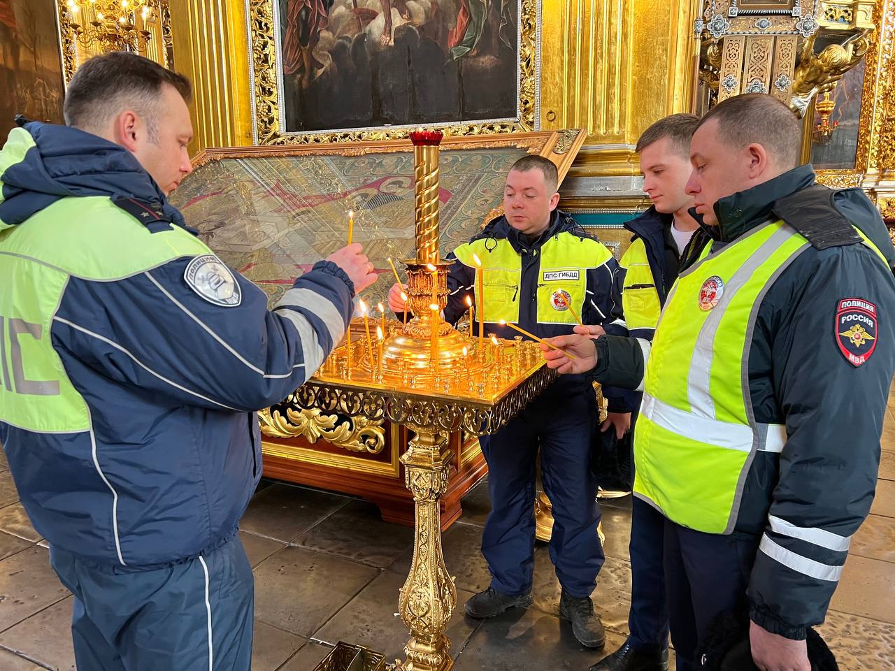 В Смоленске сотрудники Госавтоинспекции приняли участие в богослужении по погибшим в ДТП В Смоленске сотрудники Госавтоинспекции приняли участие в богослужении по погибшим в ДТП