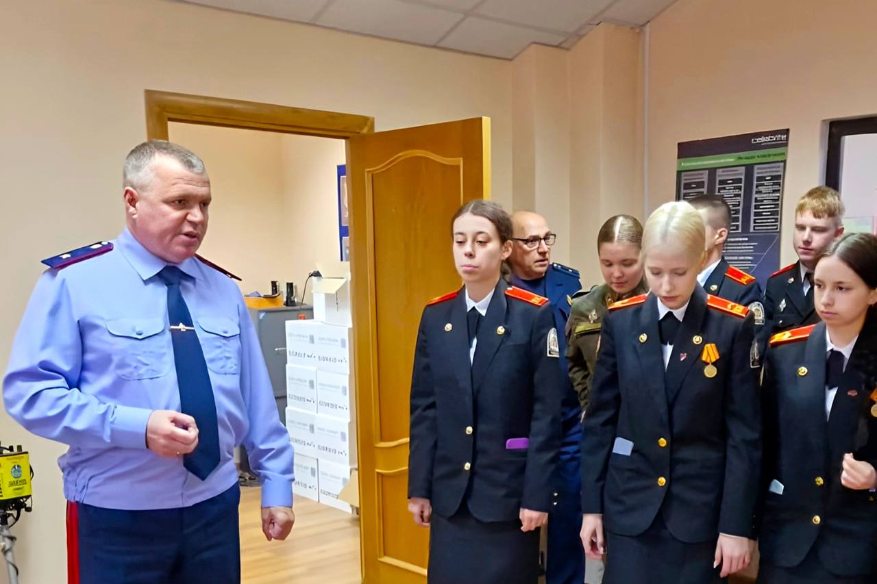 Сотрудники регионального СКР организовали познавательную экскурсию для кадет профильного класса Сотрудники регионального СКР организовали познавательную экскурсию для кадет профильного класса