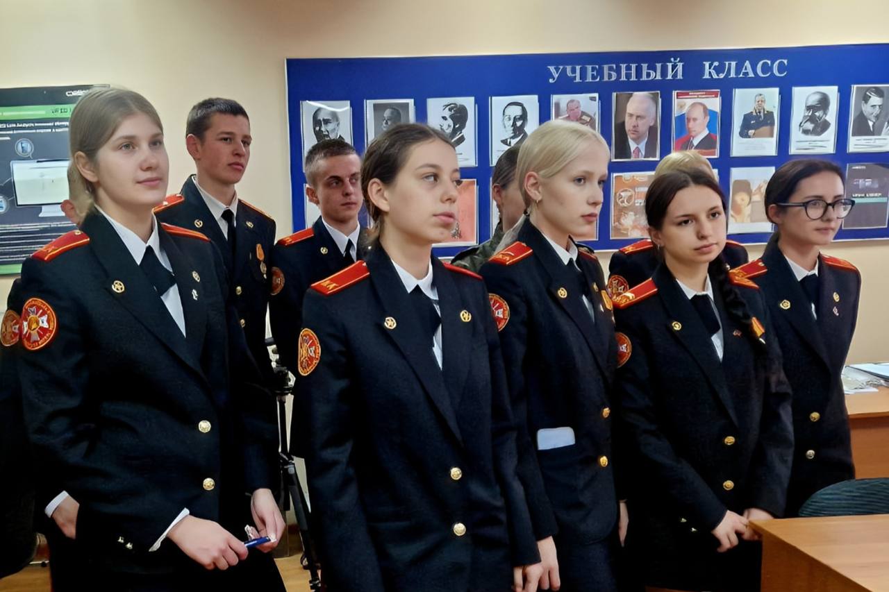 Сотрудники регионального СКР организовали познавательную экскурсию для кадет профильного класса Сотрудники регионального СКР организовали познавательную экскурсию для кадет профильного класса