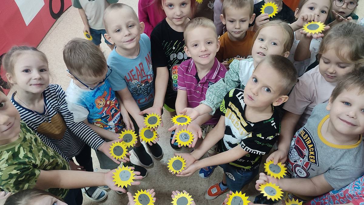 В городе Ельне Смоленской области для воспитанников детского сада проведена акция «Засветись! Стань заметным на дороге!» В городе Ельне Смоленской области для воспитанников детского сада проведена акция «Засветись! Стань заметным на дороге!»