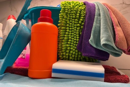 Как избавиться от пятен на потолке: два простых и действенных способа