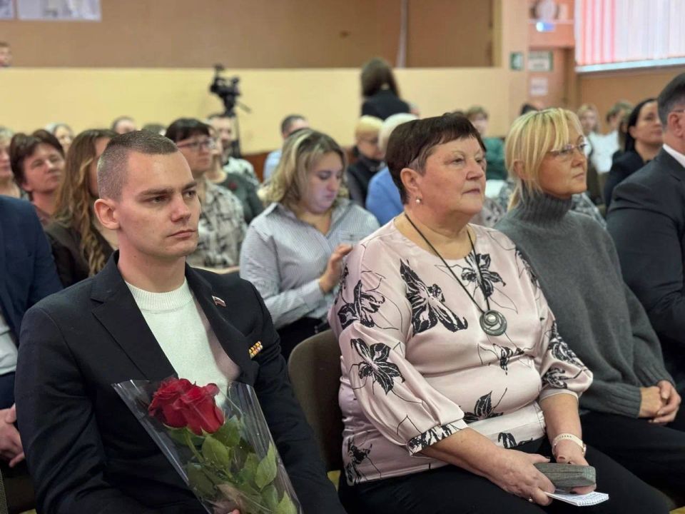 Александр Новиков: Мой подопечный, участник программы «Герои СВОего времени. Смоленск» Александр Зайцев принял участие в открытии обновлённого школьного музея «Наша история — наши Герои» в школе №31