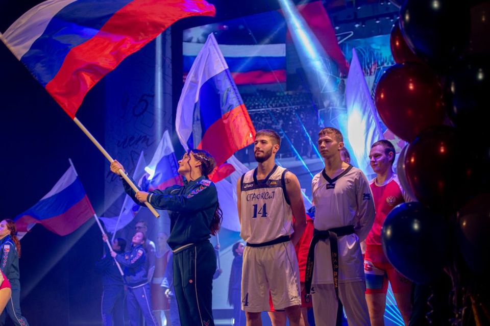 Александр Новиков: Поздравили Смоленский государственный университет спорта с 95-летним юбилеем! Вместе с губернатором Василием Анохиным и председателем областной Думы Игорем Ляховым чествовали тех, кто создает историю и...