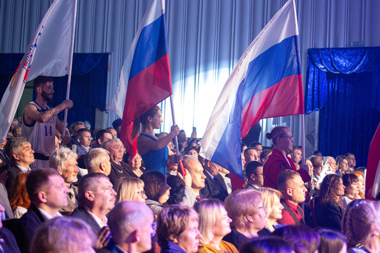 Александр Новиков: Поздравили Смоленский государственный университет спорта с 95-летним юбилеем! Вместе с губернатором Василием Анохиным и председателем областной Думы Игорем Ляховым чествовали тех, кто создает историю и... Александр Новиков: Поздравили Смоленский государственный университет спорта с 95-летним юбилеем! Вместе с губернатором Василием Анохиным и председателем областной Думы Игорем Ляховым чествовали тех, кто создает историю и...