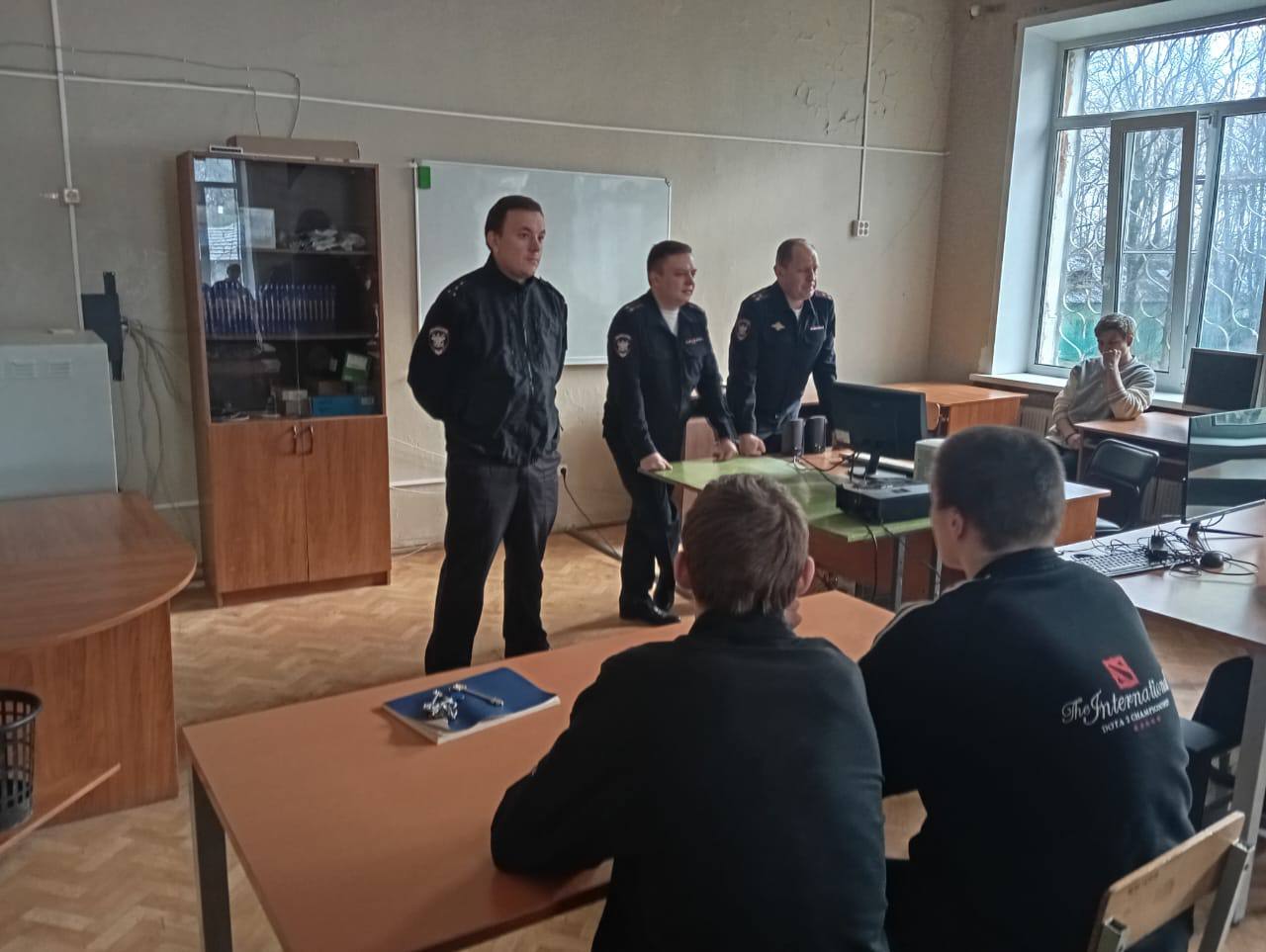 Ответственность, здоровье, выбор: транспортные полицейские УТ МВД России по ЦФО провели профилактическую беседу для смоленских студентов Ответственность, здоровье, выбор: транспортные полицейские УТ МВД России по ЦФО провели профилактическую беседу для смоленских студентов