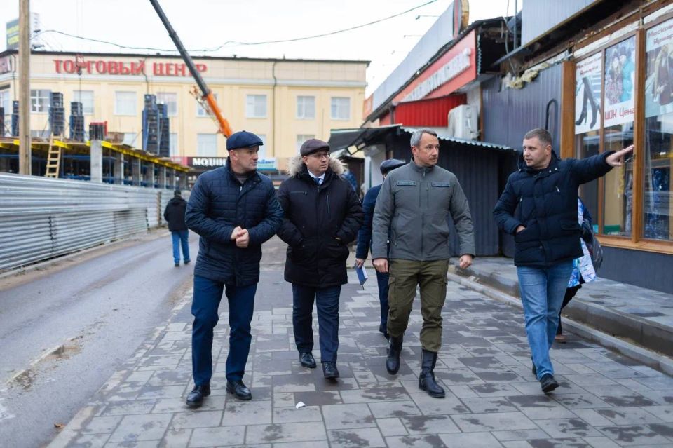 Александр Новиков: Провели выездное совещание с заместителем председателя Правительства Смоленской области Петром Илюхиным и директором Заднепровского рынка Павлом Самусенковым