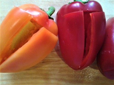 Как сделать оригинальные фаршированные перцы: необычный подход к любимому блюду