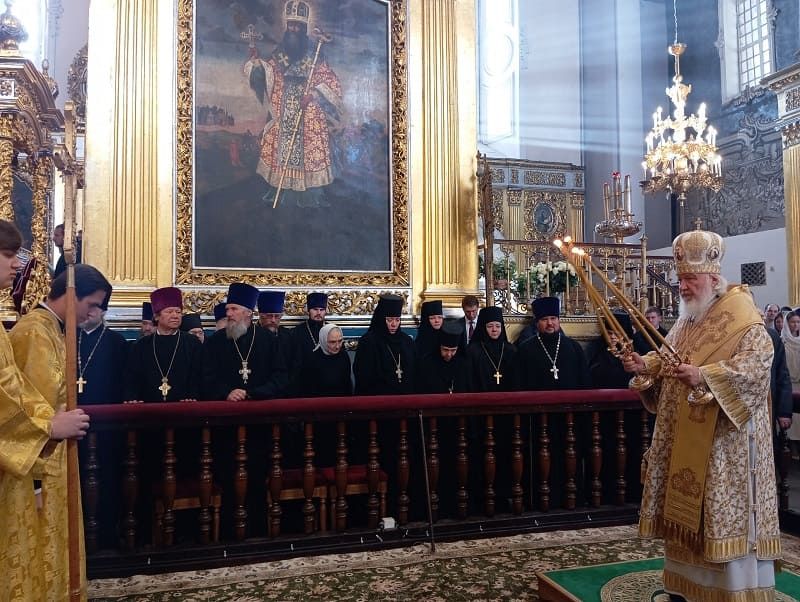 Избирательная комиссия Смоленской области сердечно поздравляет Святейшего Патриарха Московского и всея Руси Кирилла с днём рождения!