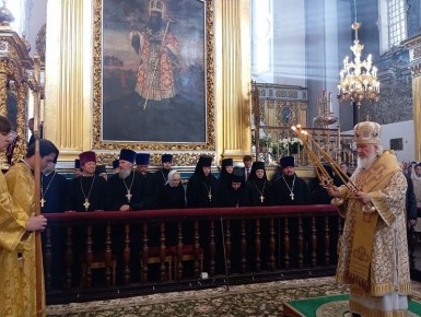 Избирательная комиссия Смоленской области сердечно поздравляет Святейшего Патриарха Московского и всея Руси Кирилла с днём рождения!