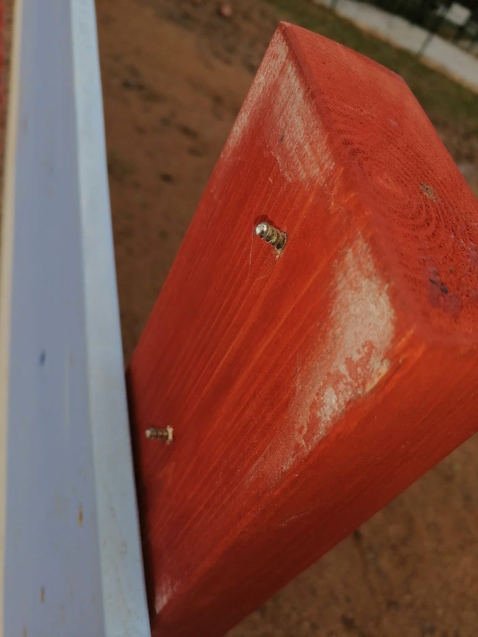 Горка для катания на тюбингах, которую установили менее месяца назад в Кардымове, уже стала жертвой вандалов Горка для катания на тюбингах, которую установили менее месяца назад в Кардымове, уже стала жертвой вандалов