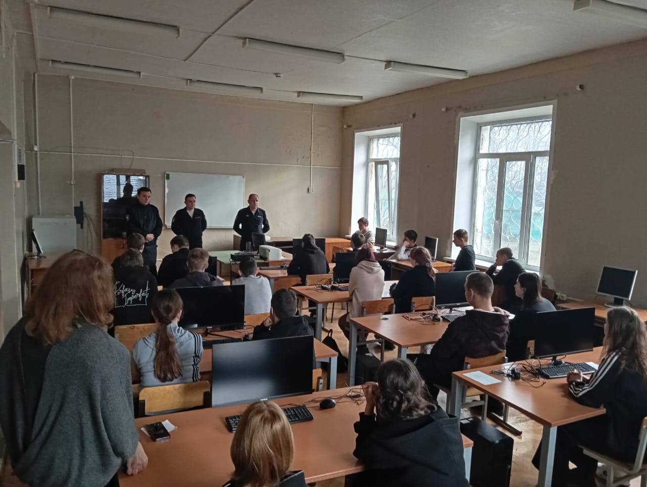 Ответственность, здоровье, выбор: транспортные полицейские УТ МВД России по ЦФО провели профилактическую беседу для смоленских студентов