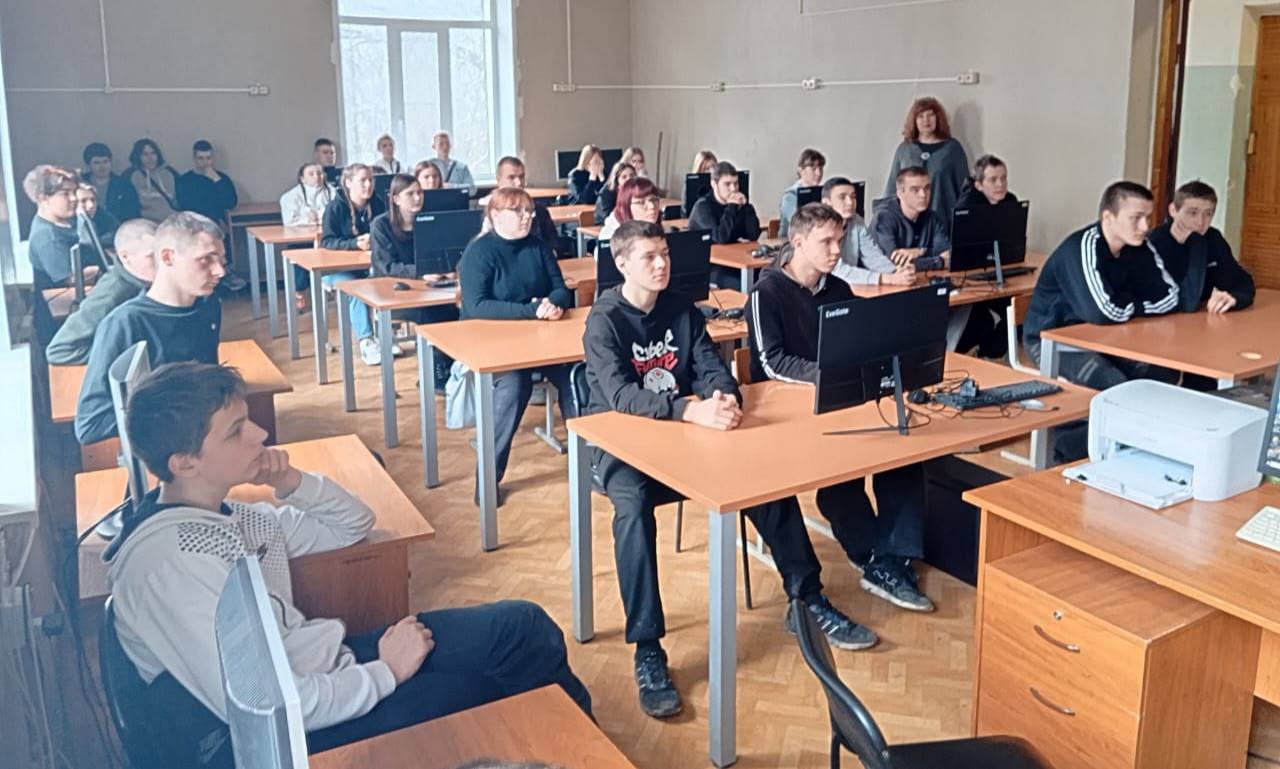 Ответственность, здоровье, выбор: транспортные полицейские УТ МВД России по ЦФО провели профилактическую беседу для смоленских студентов Ответственность, здоровье, выбор: транспортные полицейские УТ МВД России по ЦФО провели профилактическую беседу для смоленских студентов