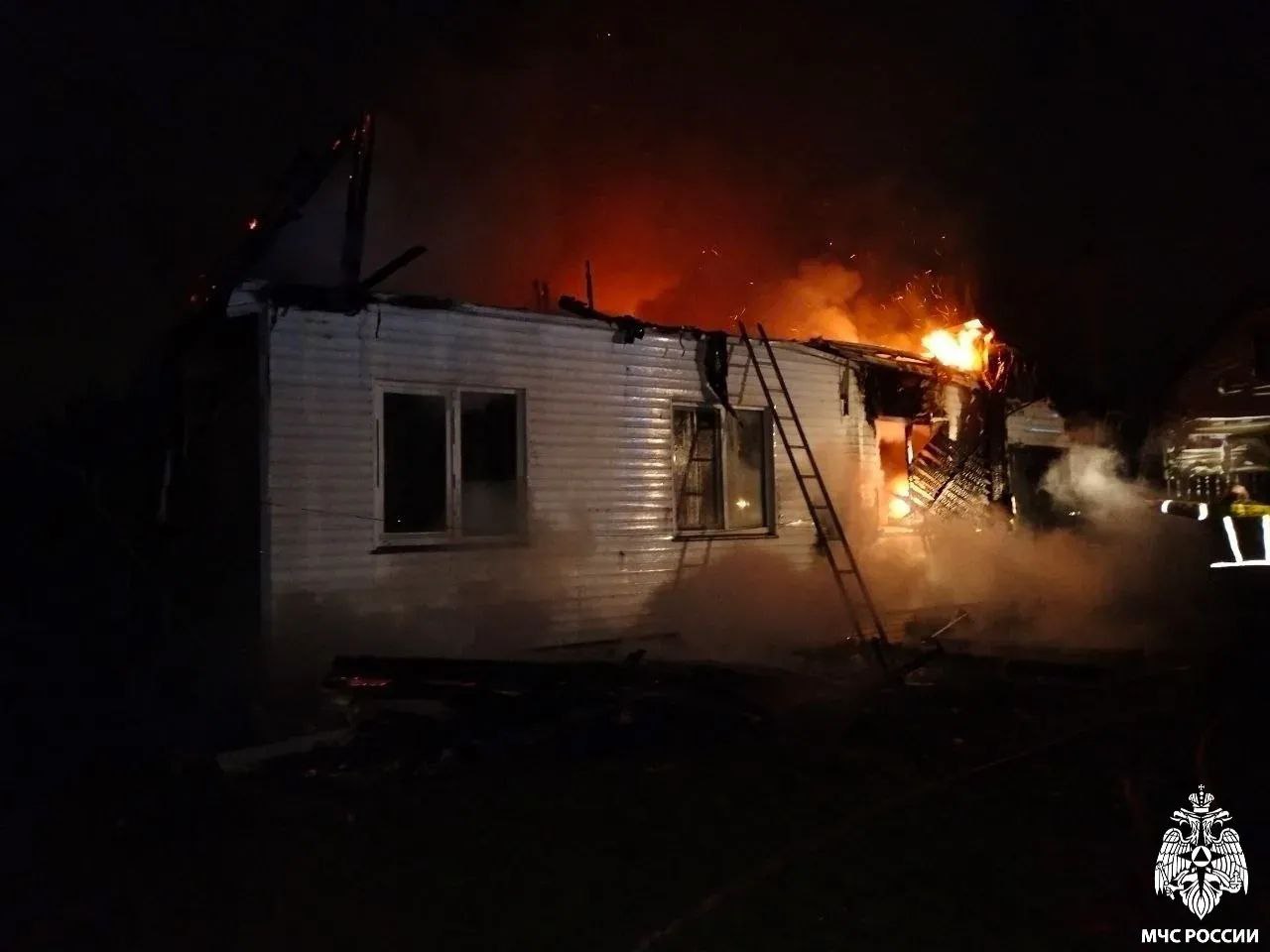 Смолянин успел выбраться из горящего дома