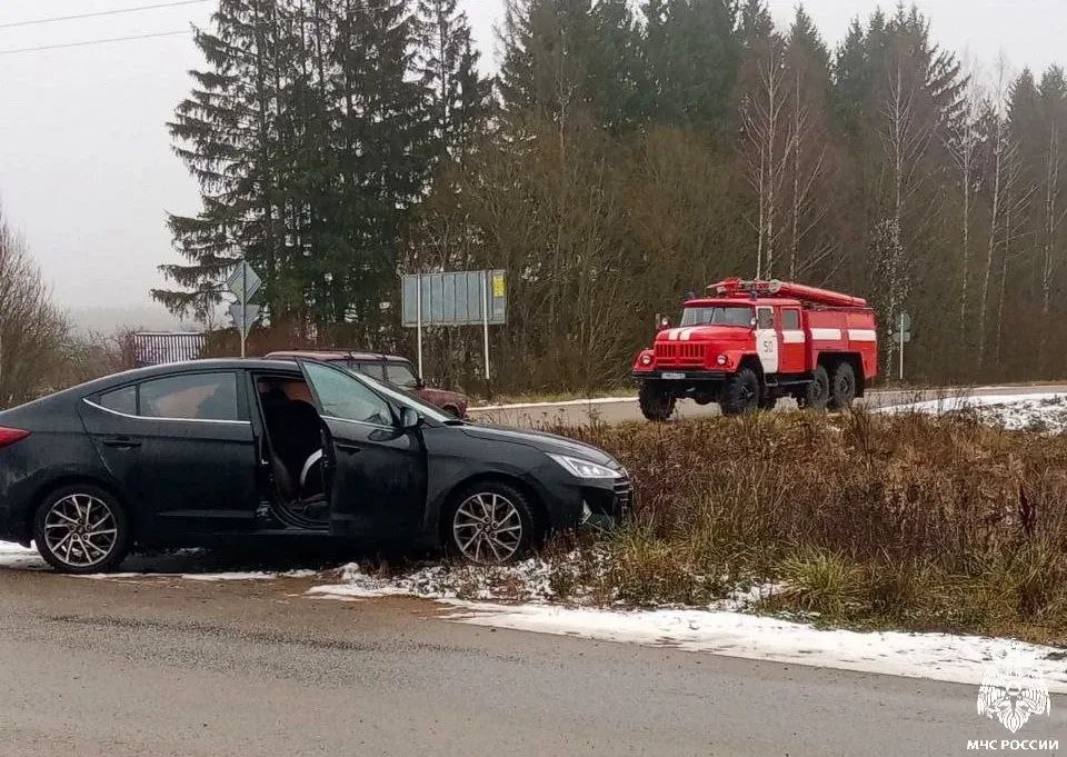 В Холм-Жирковском произошло столкновение двух легковых автомобилей В Холм-Жирковском произошло столкновение двух легковых автомобилей