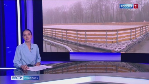 На центральной площади Смоленска начался монтаж ледового катка