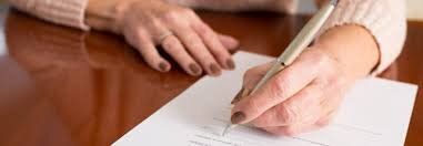 Как пожилые люди становятся жертвами мошенников на рынке недвижимости