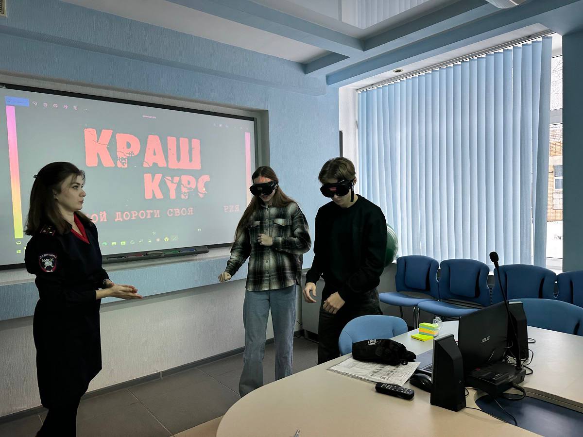 В Смоленске госавтоинспекторы провели краш-курс под названием «Правила дорожного движения - правила жизни» В Смоленске госавтоинспекторы провели краш-курс под названием «Правила дорожного движения - правила жизни»