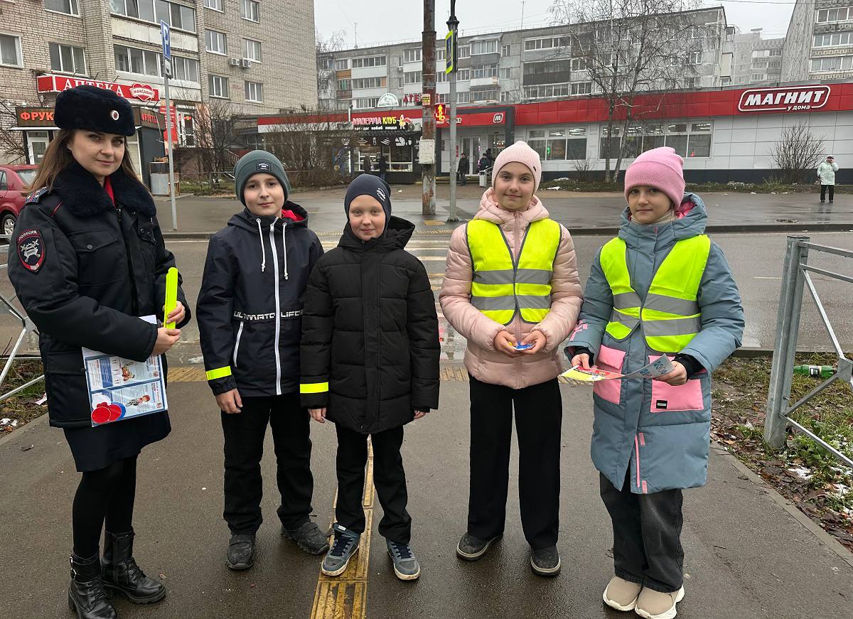 В Смоленске прошла акция «Соблюдай ПДД – в школу без ДТП» В Смоленске прошла акция «Соблюдай ПДД – в школу без ДТП»