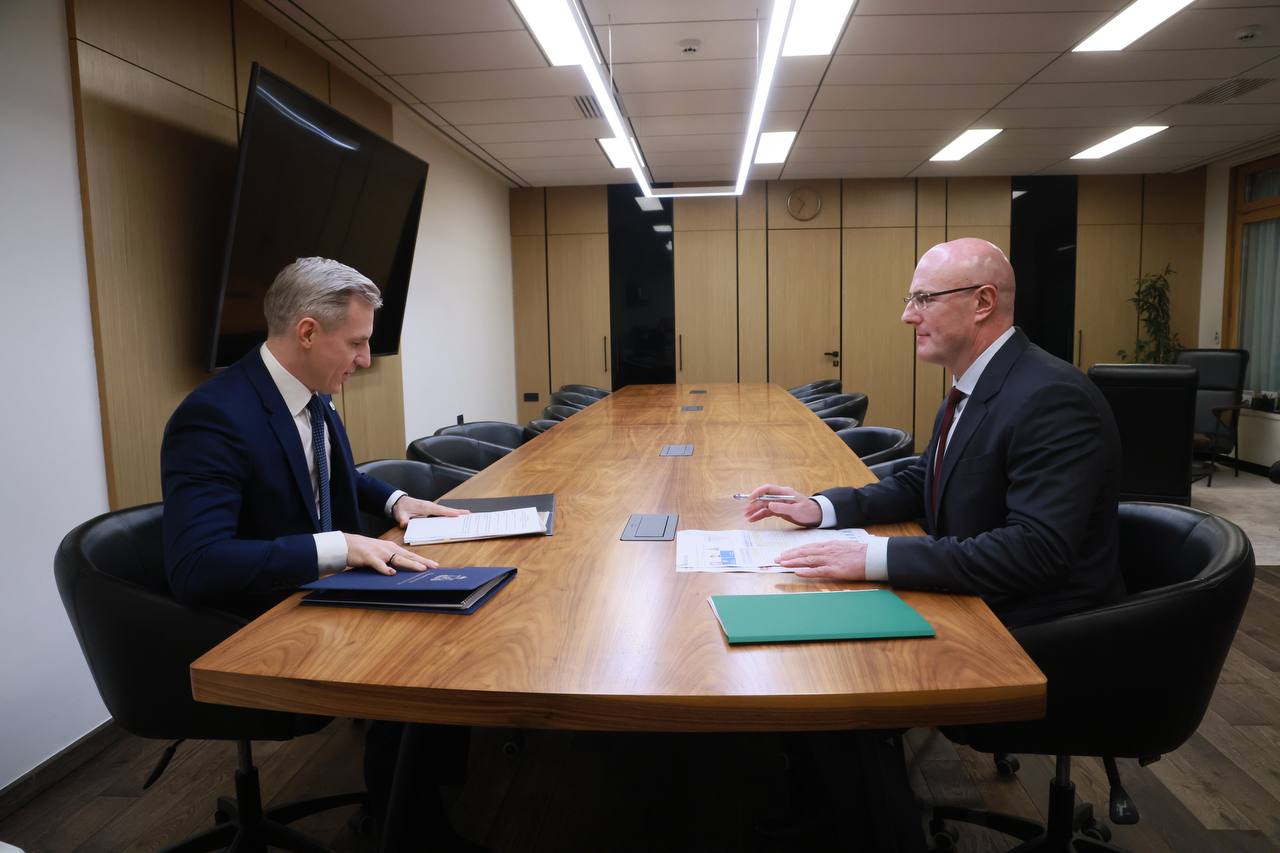 Дмитрий Чернышенко провел рабочую встречу с губернатором Смоленской области Василием Анохиным Дмитрий Чернышенко провел рабочую встречу с губернатором Смоленской области Василием Анохиным