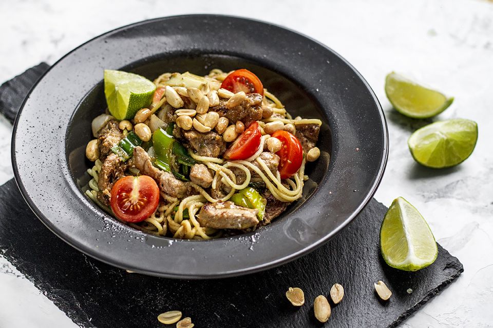 Приготовление азиатской лапши Урумчи: вкусный рецепт со свининой и черри