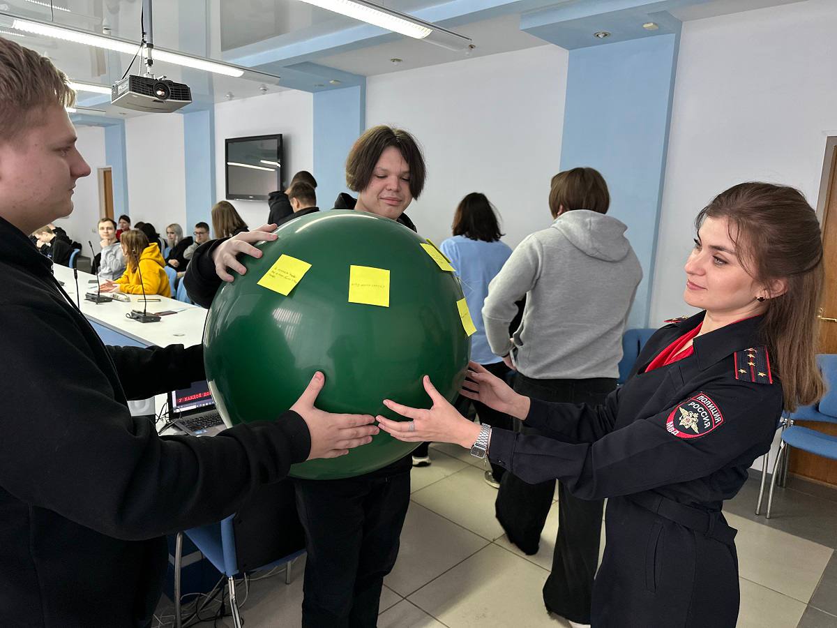 В Смоленске госавтоинспекторы провели краш-курс под названием «Правила дорожного движения - правила жизни» В Смоленске госавтоинспекторы провели краш-курс под названием «Правила дорожного движения - правила жизни»