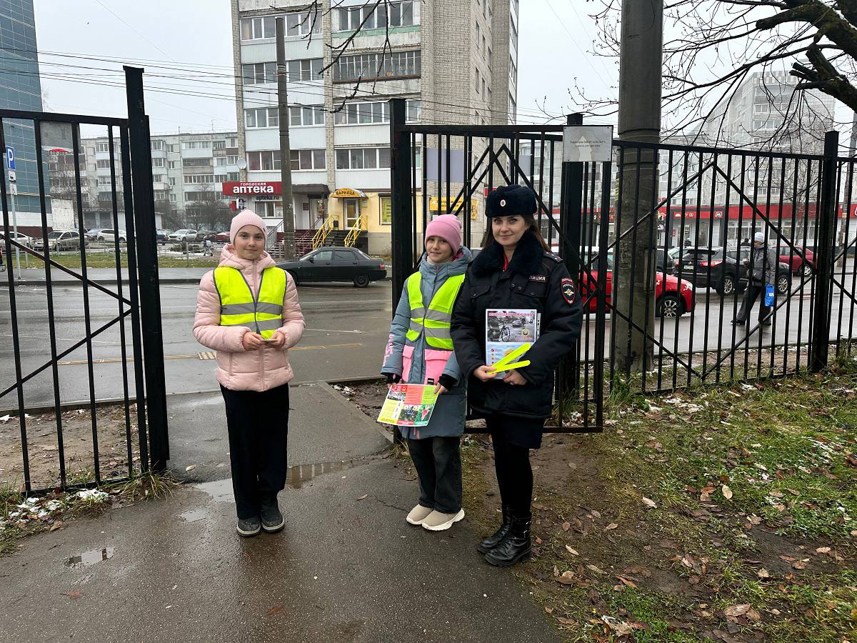 В Смоленске прошла акция «Соблюдай ПДД – в школу без ДТП» В Смоленске прошла акция «Соблюдай ПДД – в школу без ДТП»