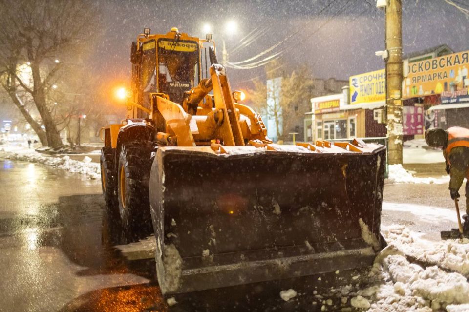 Александр Новиков: Сегодня ночью лично проеду по городу с проверкой работы снегоуборочной техники и отдельно проверю, как организовано освещение на улицах и во дворах
