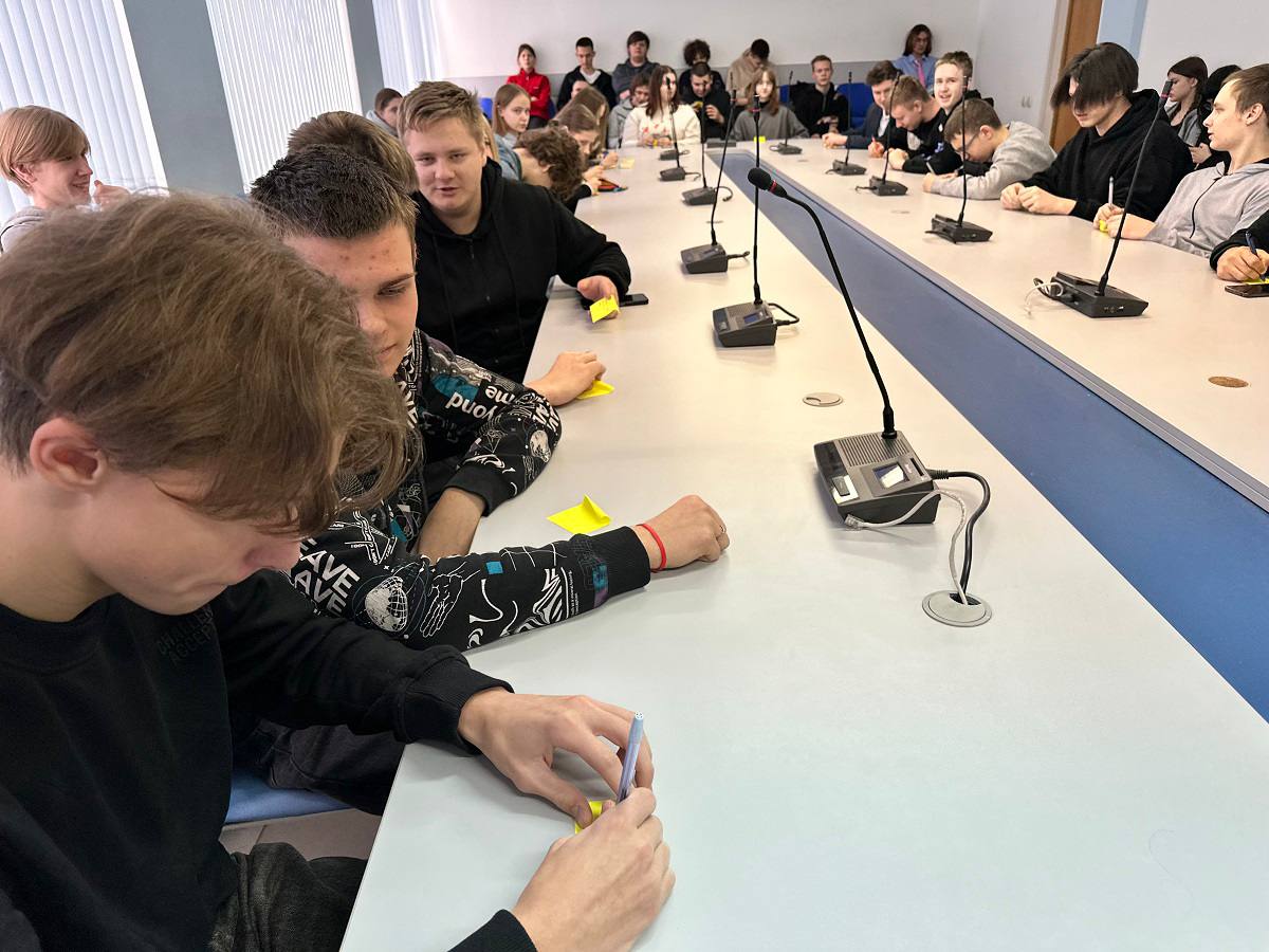 В Смоленске госавтоинспекторы провели краш-курс под названием «Правила дорожного движения - правила жизни» В Смоленске госавтоинспекторы провели краш-курс под названием «Правила дорожного движения - правила жизни»