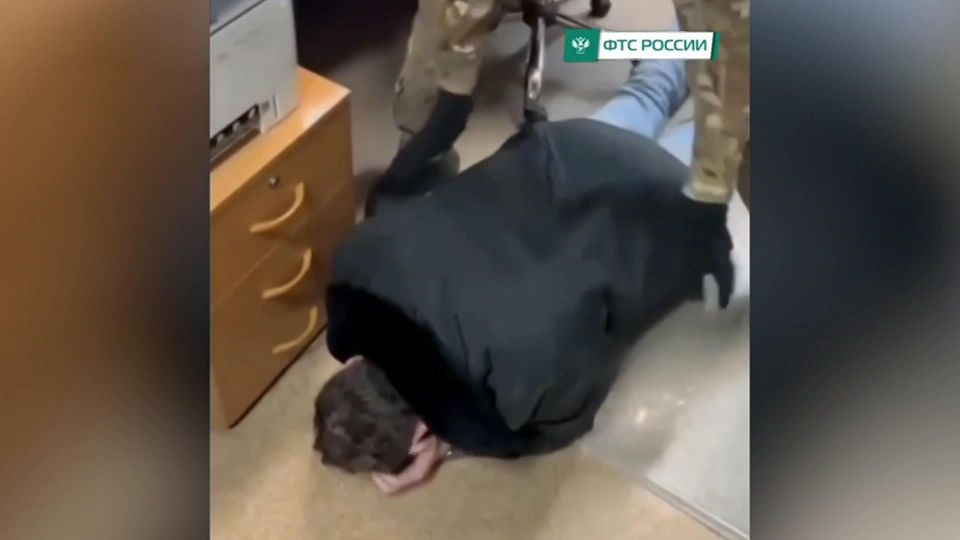 В Смоленской области сотрудники управления по противодействию коррупции ФТС России и службы по противодействию коррупции Центрального таможенного управления при силовой поддержке бойцов таможенного СОБРа задержали своих...