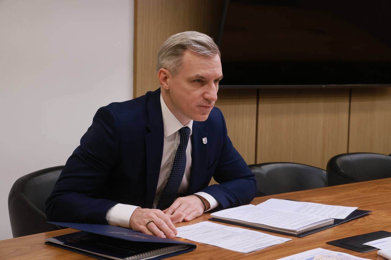 Дмитрий Чернышенко провел рабочую встречу с губернатором Смоленской области Василием Анохиным Дмитрий Чернышенко провел рабочую встречу с губернатором Смоленской области Василием Анохиным