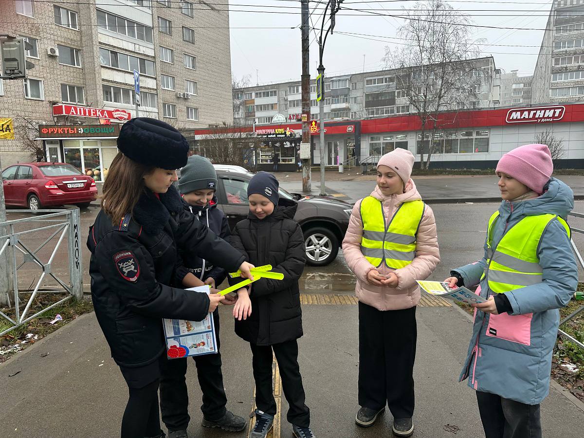 В Смоленске прошла акция «Соблюдай ПДД – в школу без ДТП» В Смоленске прошла акция «Соблюдай ПДД – в школу без ДТП»