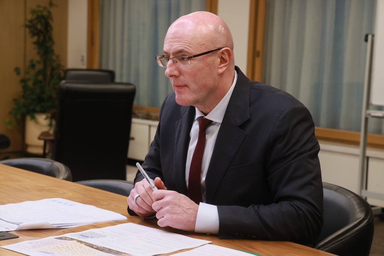 Дмитрий Чернышенко провел рабочую встречу с губернатором Смоленской области Василием Анохиным Дмитрий Чернышенко провел рабочую встречу с губернатором Смоленской области Василием Анохиным