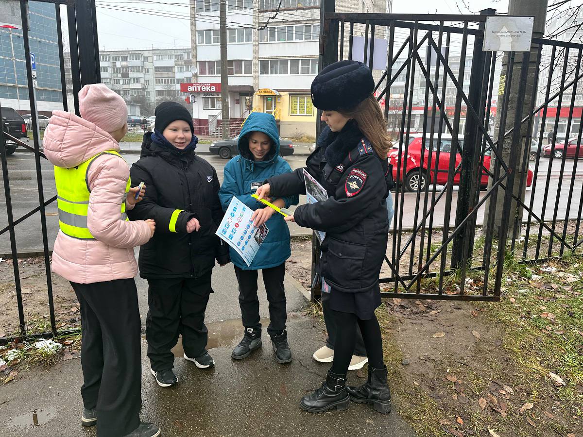 В Смоленске прошла акция «Соблюдай ПДД – в школу без ДТП» В Смоленске прошла акция «Соблюдай ПДД – в школу без ДТП»