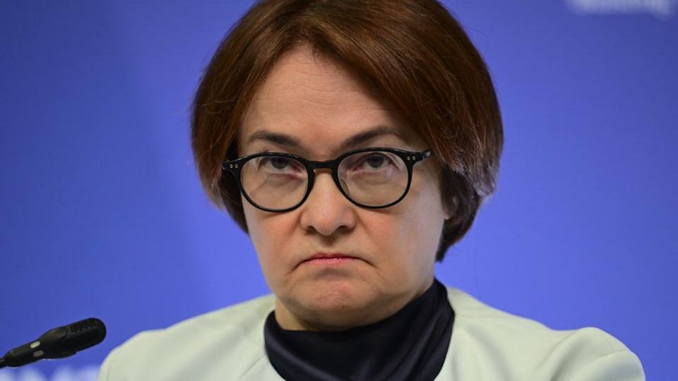 Почему эксперты советуют выводить деньги из вкладов: растущие риски и экономическая нестабильность