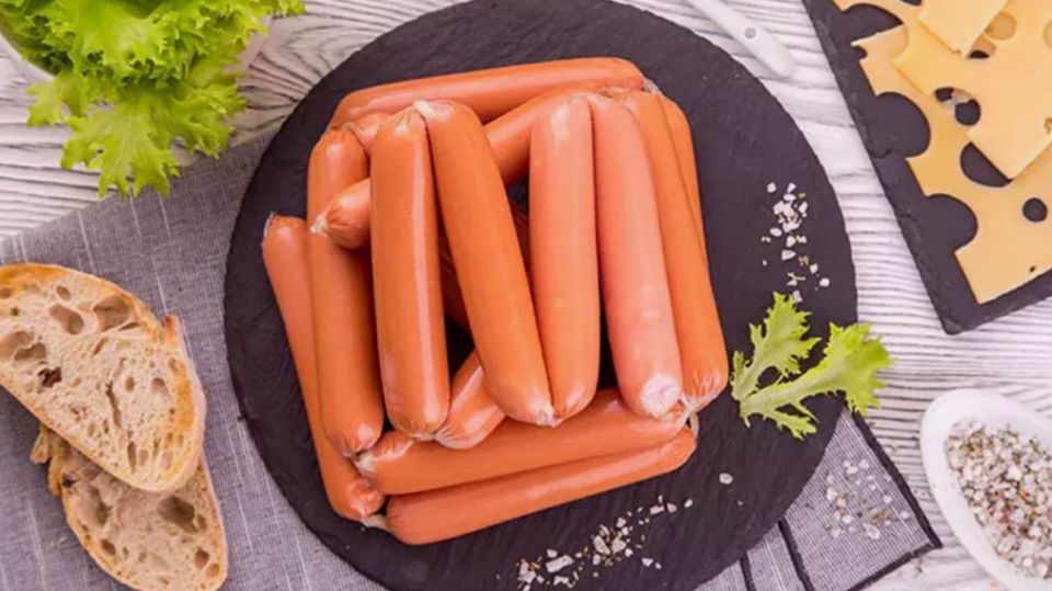 Можно ли кушать сырые сосиски?