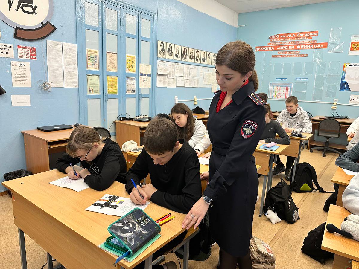 Акцию «Письмо водителю» провели сотрудники Госавтоинспекции и отряд ЮИД школы № 24 в городе Смоленске Акцию «Письмо водителю» провели сотрудники Госавтоинспекции и отряд ЮИД школы № 24 в городе Смоленске