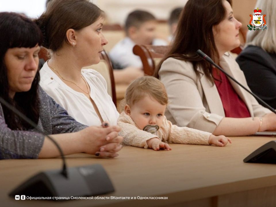 В Смоленской области наградили многодетных матерей почётным знаком «Материнская слава»